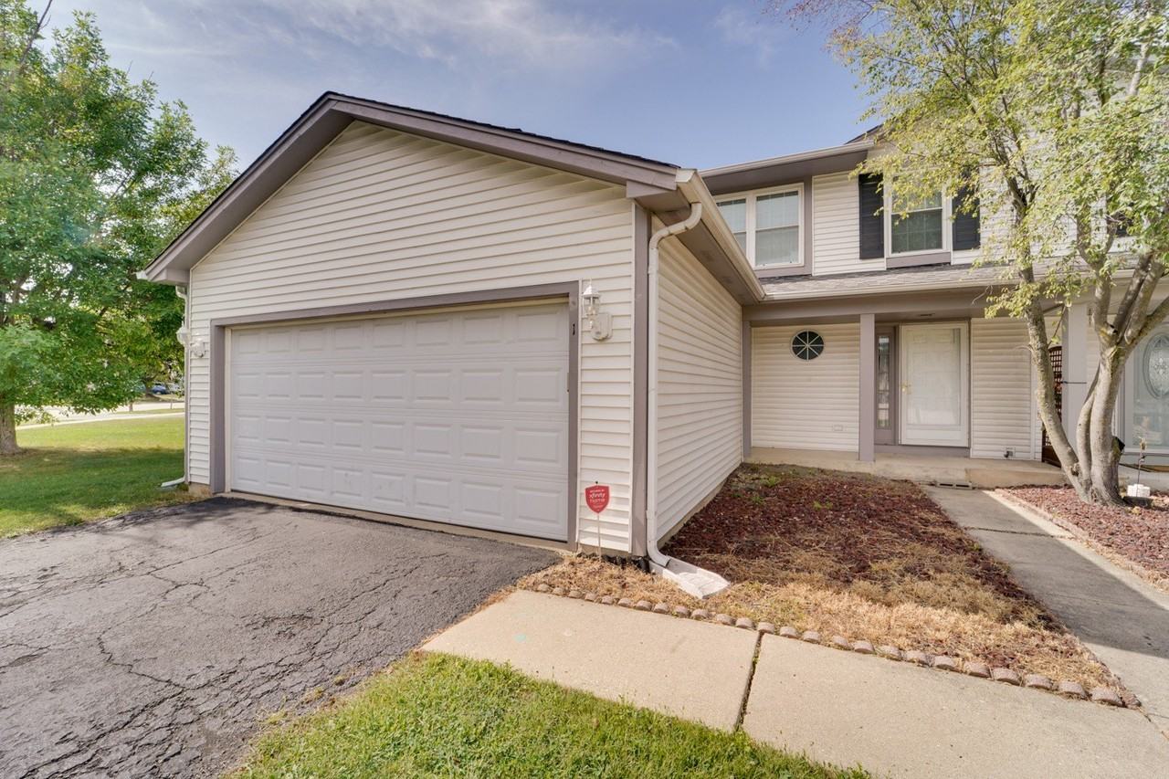 1008 Southbridge Ln - Photo 2 of 29