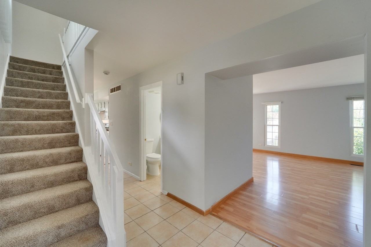 1008 Southbridge Ln - Photo 3 of 29