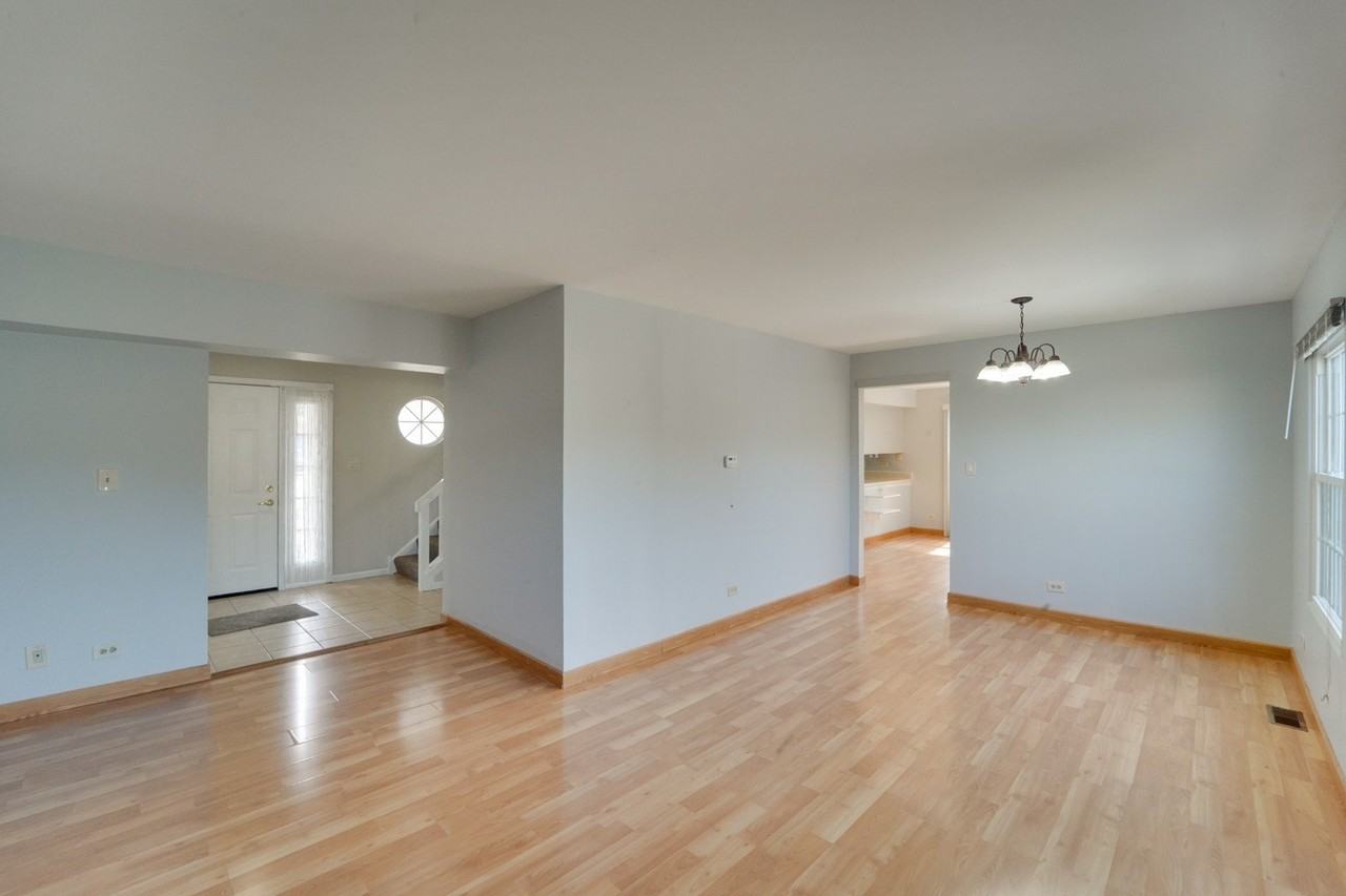 1008 Southbridge Ln - Photo 7 of 29