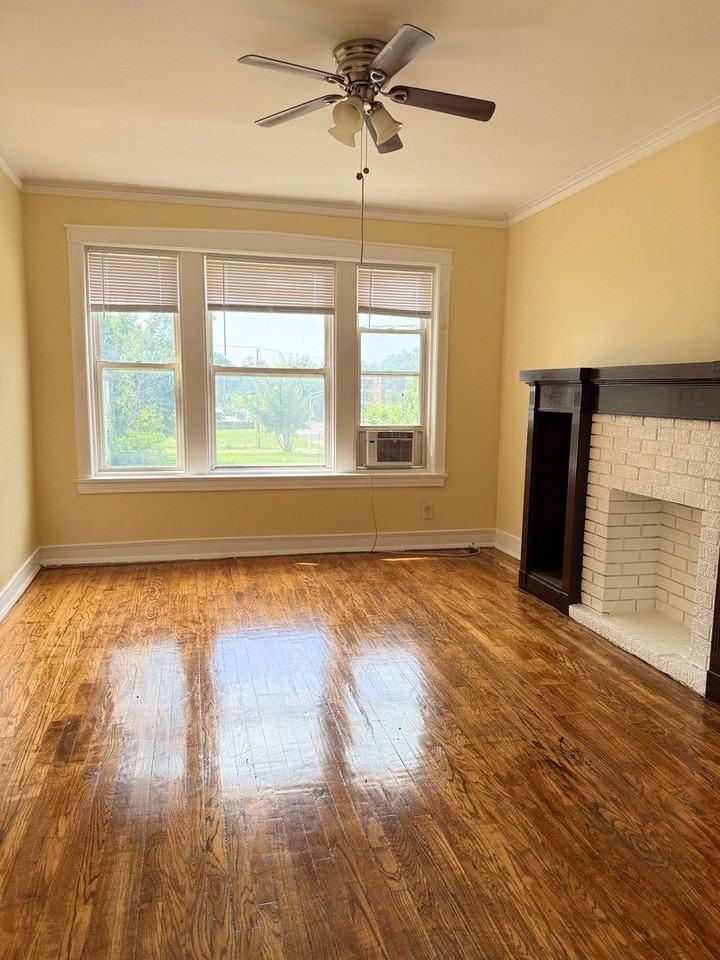 5703 S Emerald Ave #2 - Photo 3 of 16