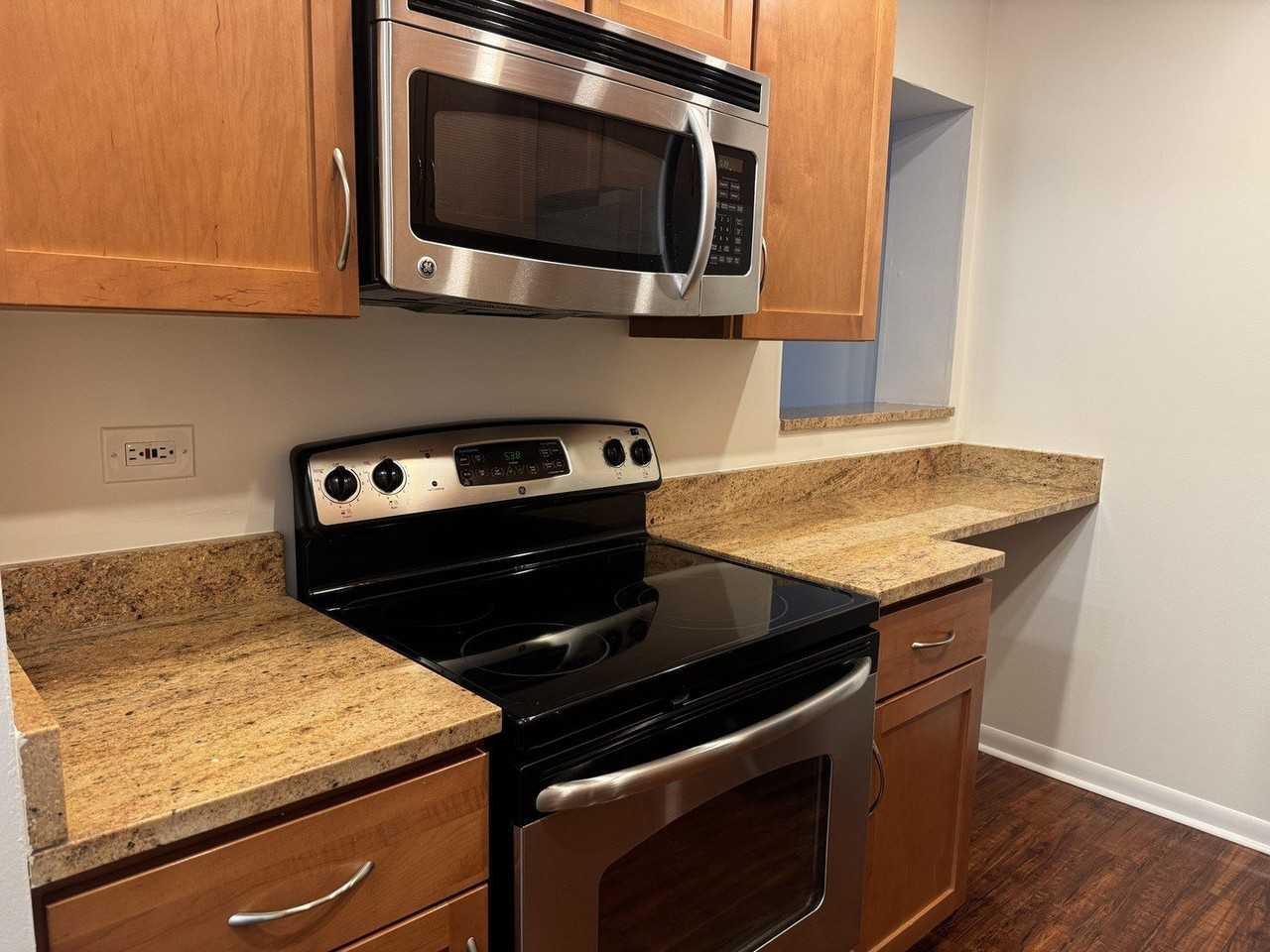 400 Ascot Dr #1D - Photo 5 of 14