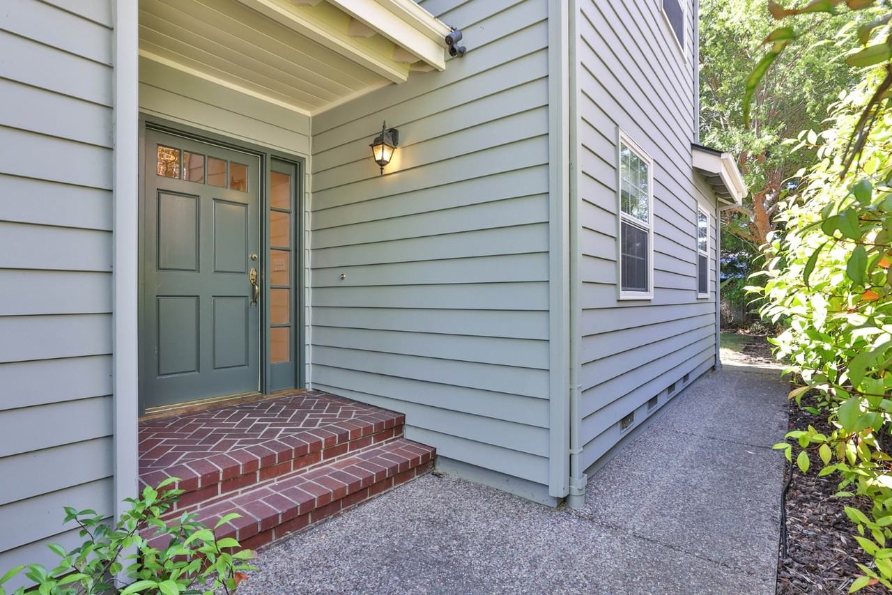 1086 El Monte Ave - Photo 3 of 27