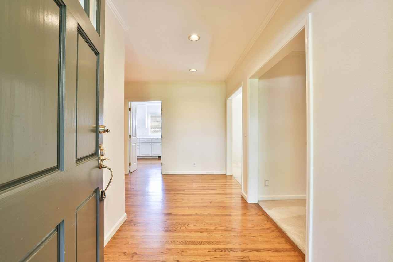 1086 El Monte Ave - Photo 4 of 27
