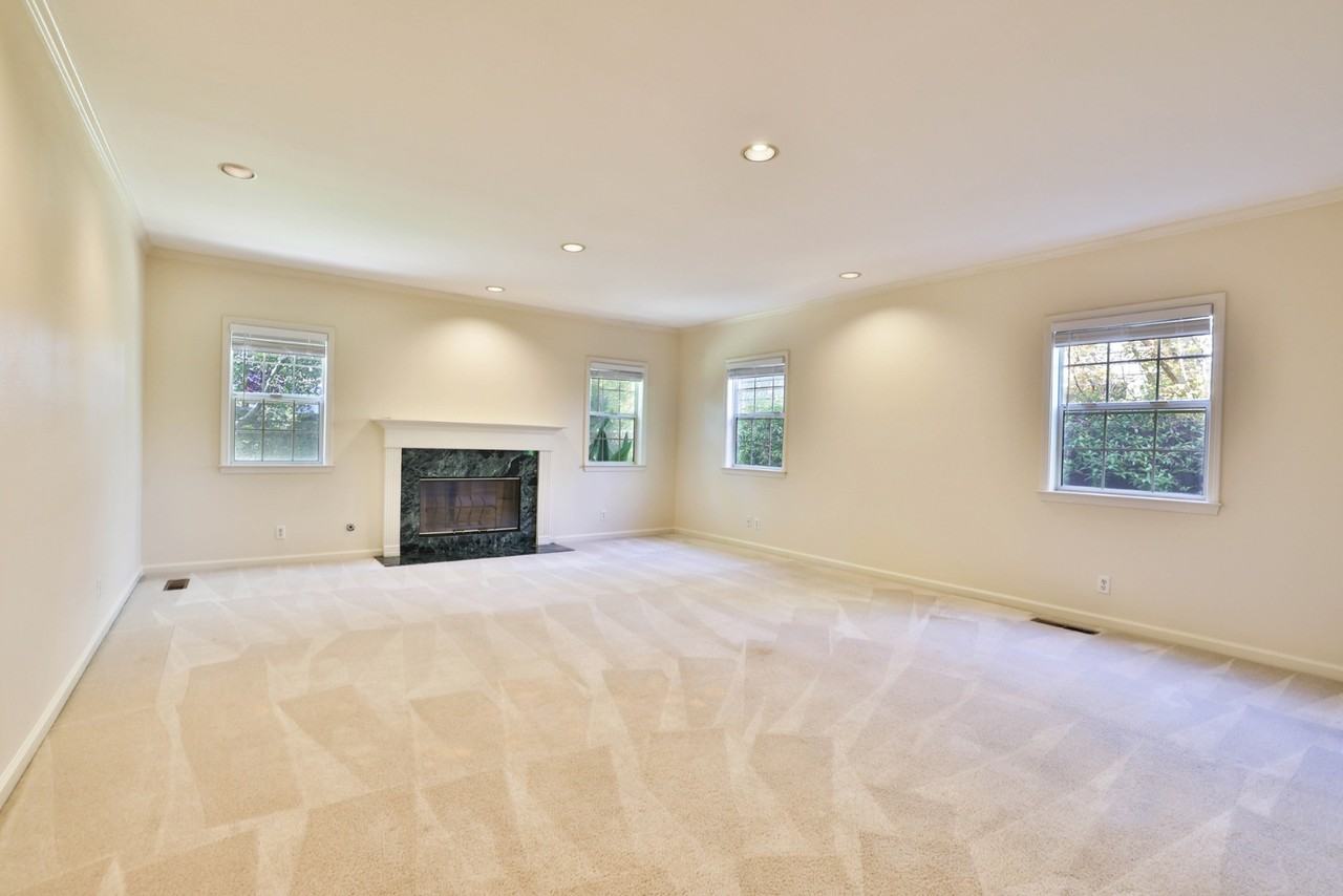 1086 El Monte Ave - Photo 5 of 27
