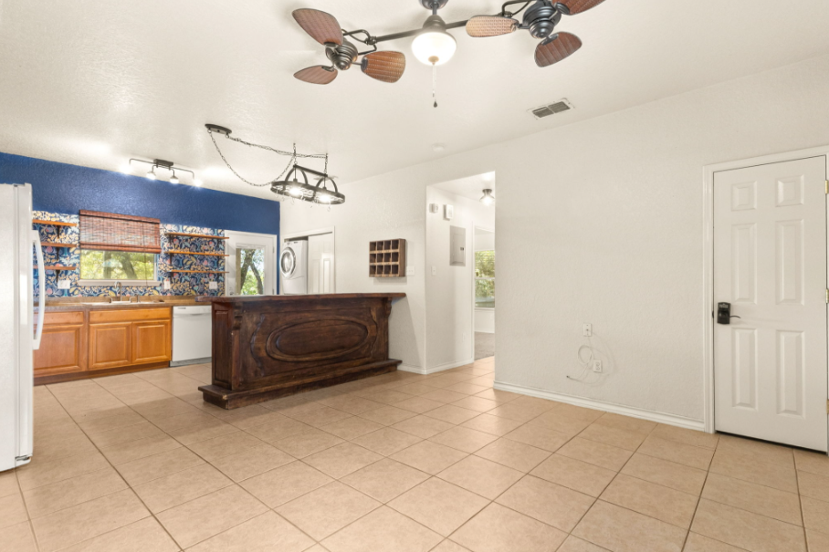 323 Lexington Pass - Photo 4 of 19