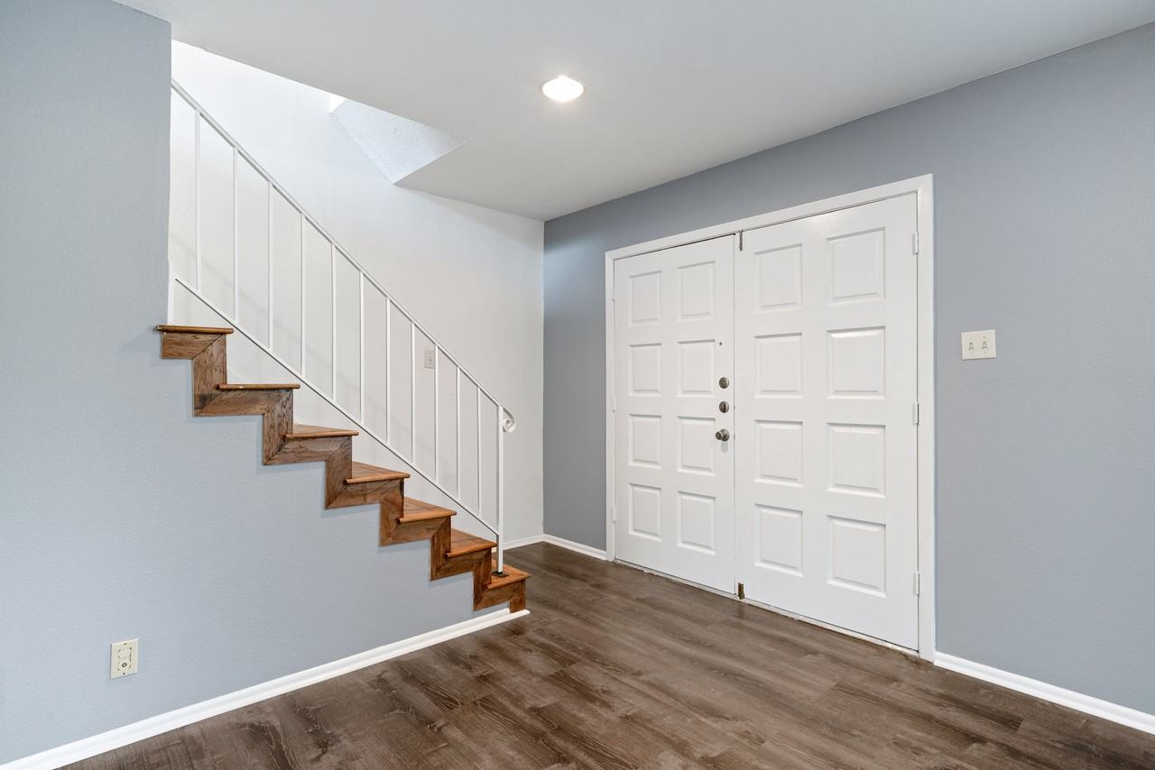 10958 Crown Park - Photo 3 of 34