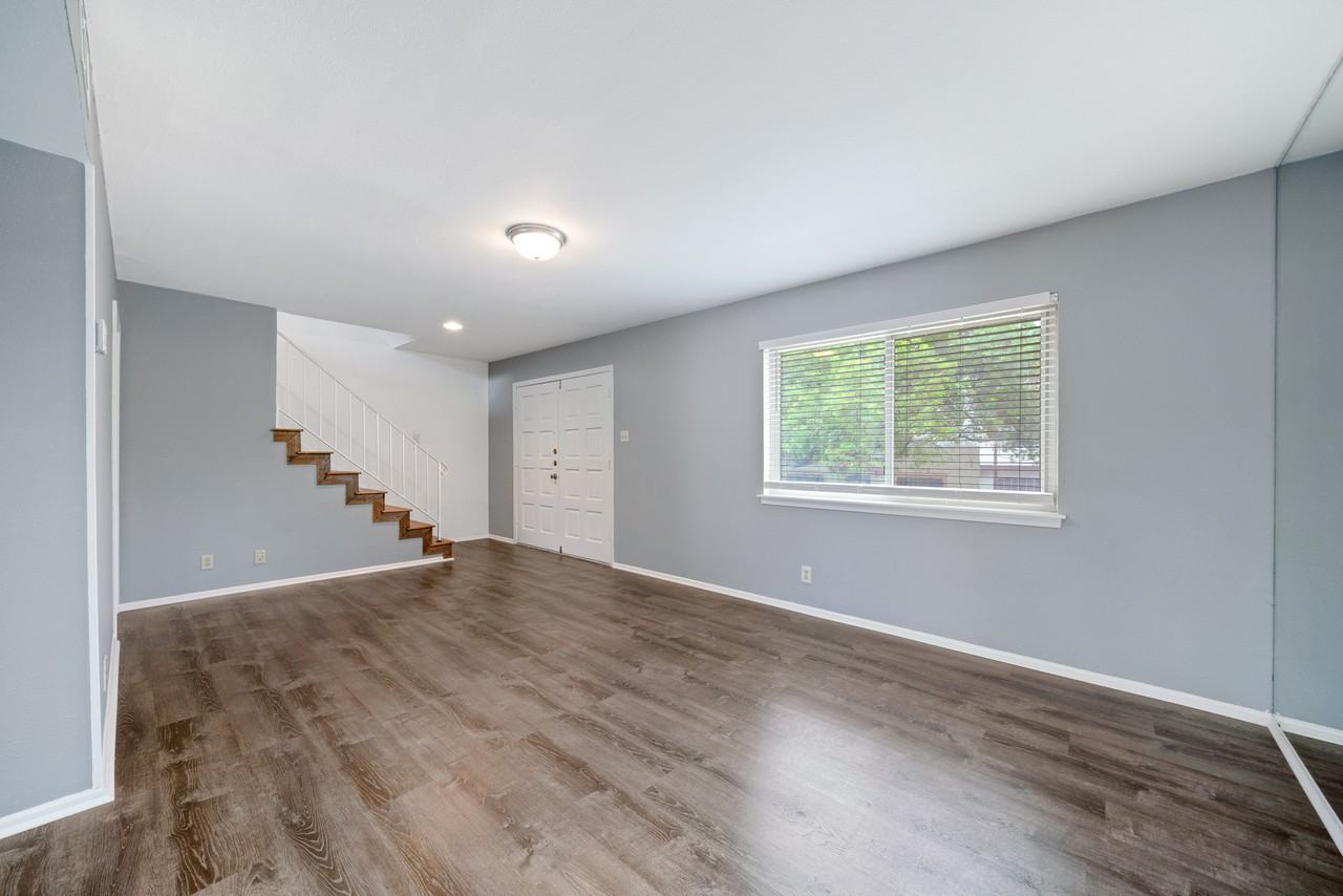 10958 Crown Park - Photo 4 of 34