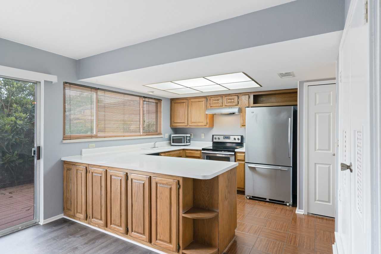 10958 Crown Park - Photo 7 of 34