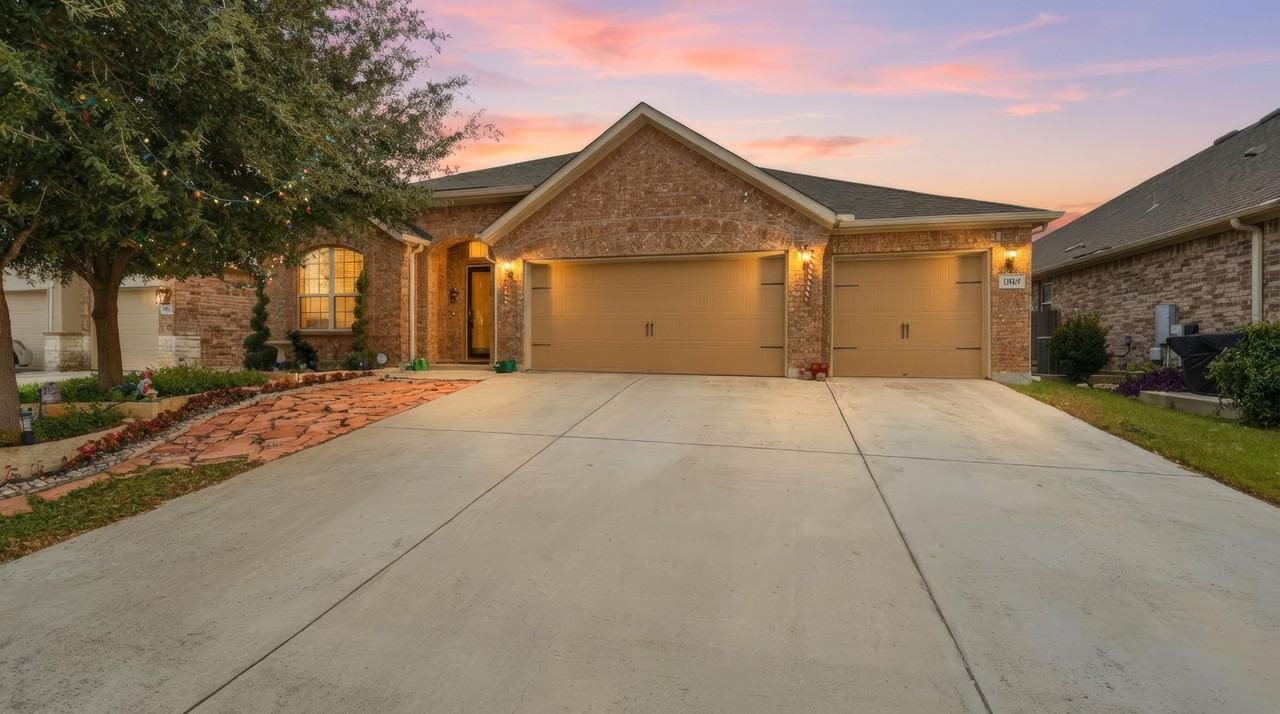 2084 Tejas Pecan - Photo 2 of 22