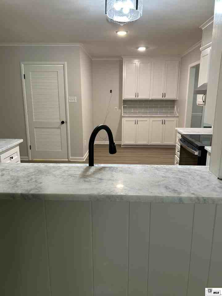413 Orleans St - Photo 5 of 29