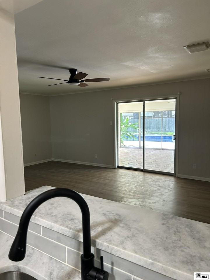 413 Orleans St - Photo 6 of 29