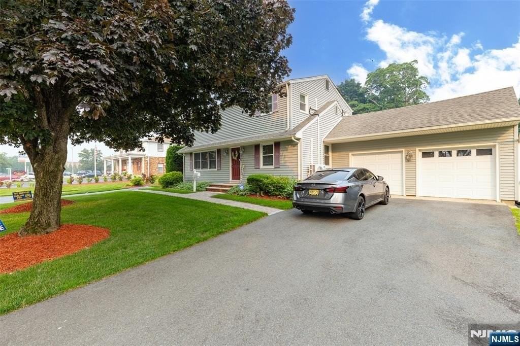 326 Ramapo Valley Rd - Photo 2 of 32