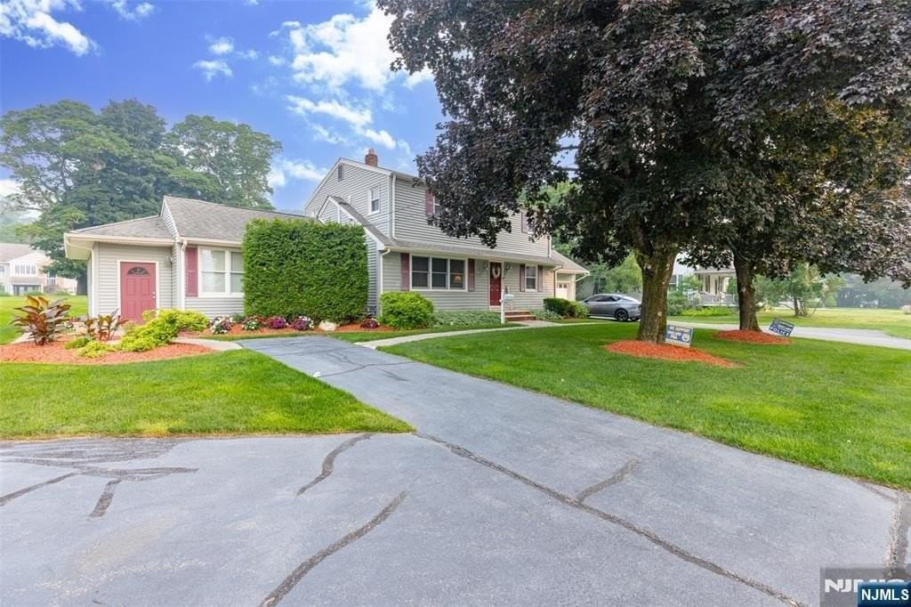 326 Ramapo Valley Rd - Photo 3 of 32
