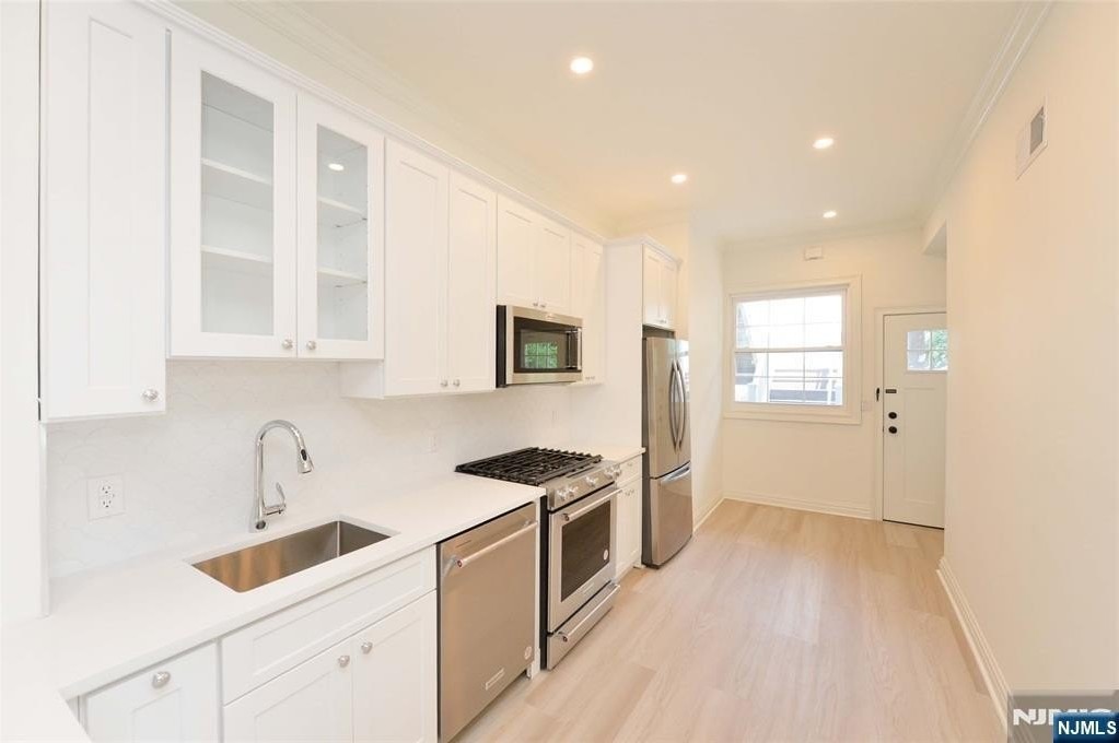 153 Dayton St #3 - Photo 4 of 15