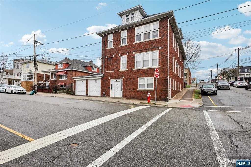 40 Malcolm Ave #1A