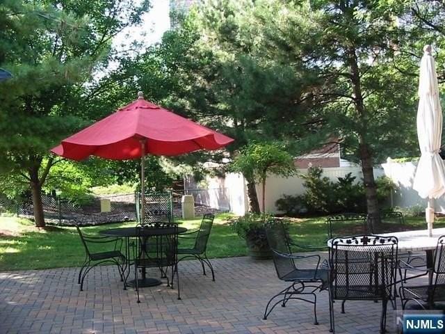 402 Penn Ct - Photo 2 of 13