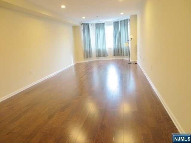 402 Penn Ct - Photo 5 of 13