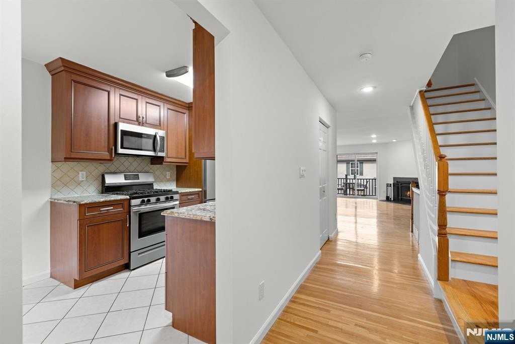 124 Panorama Dr - Photo 3 of 28
