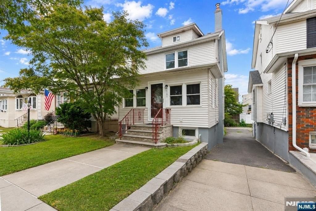 731 Humboldt St - Photo 2 of 25