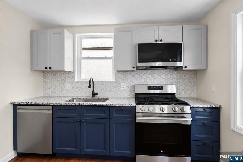 731 Humboldt St - Photo 5 of 25