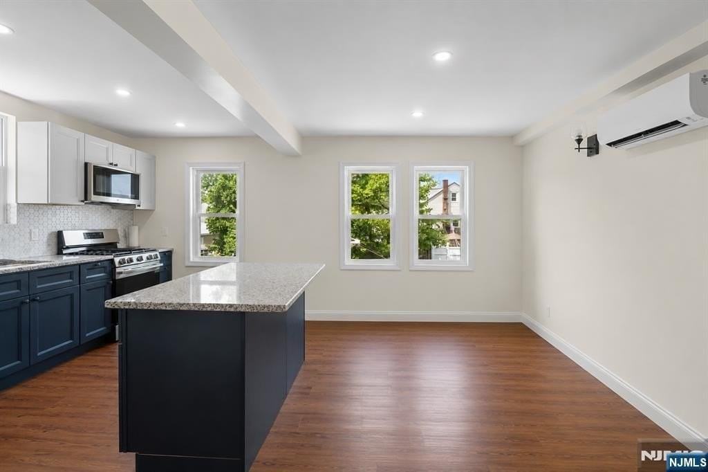 731 Humboldt St - Photo 6 of 25