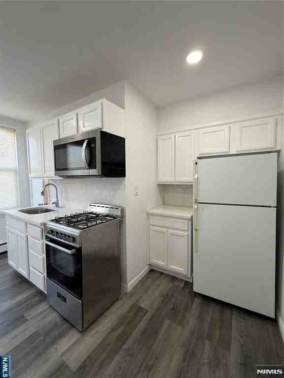 70 Market St - Photo 3 of 10