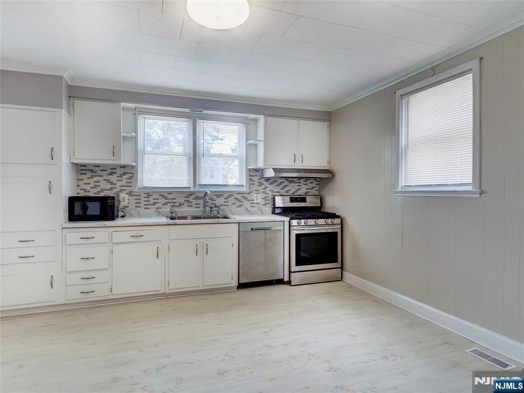 60 Montague Pl #1 - Photo 4 of 16