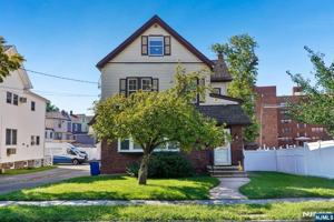 featured image of 164 Washington St