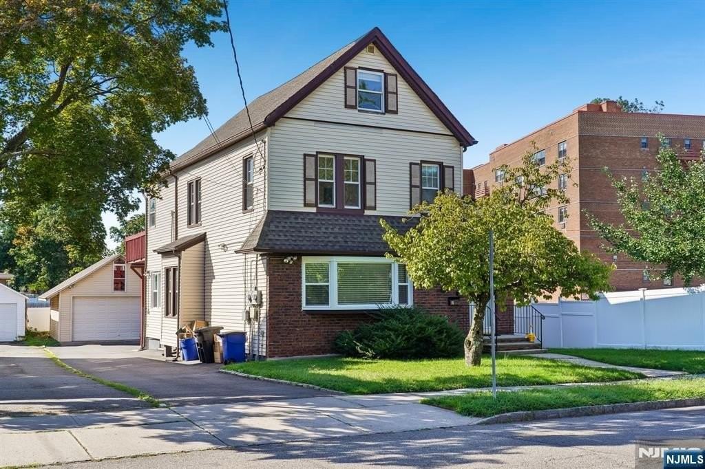 164 Washington St - Photo 2 of 36