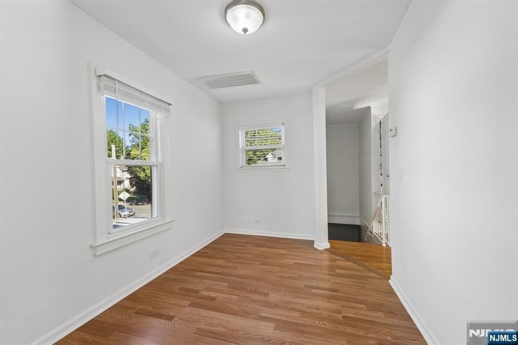 164 Washington St - Photo 7 of 36
