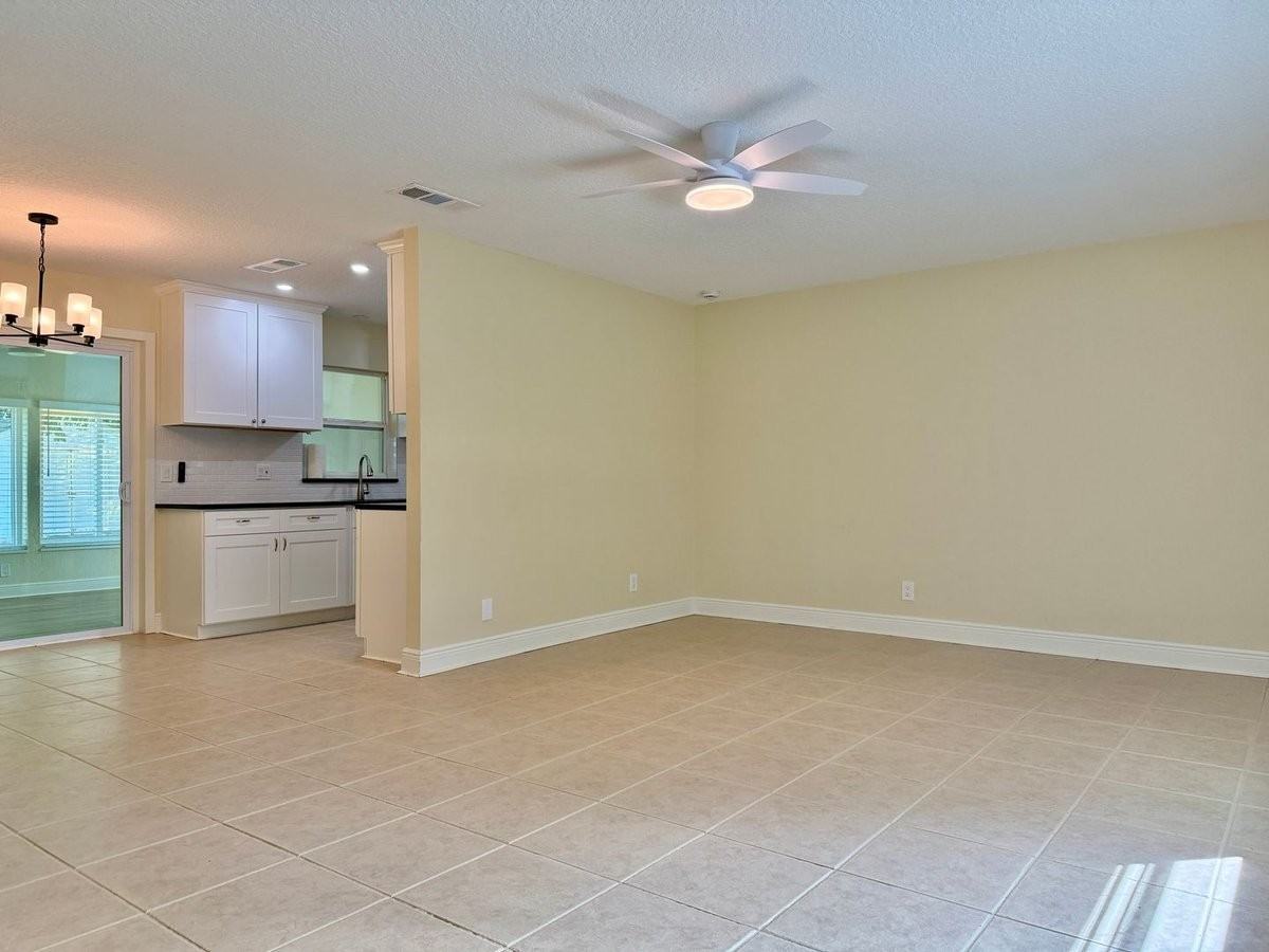 204 Sandy Ln - Photo 4 of 25
