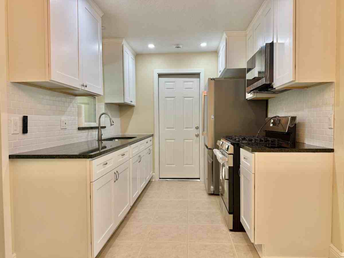 204 Sandy Ln - Photo 5 of 25