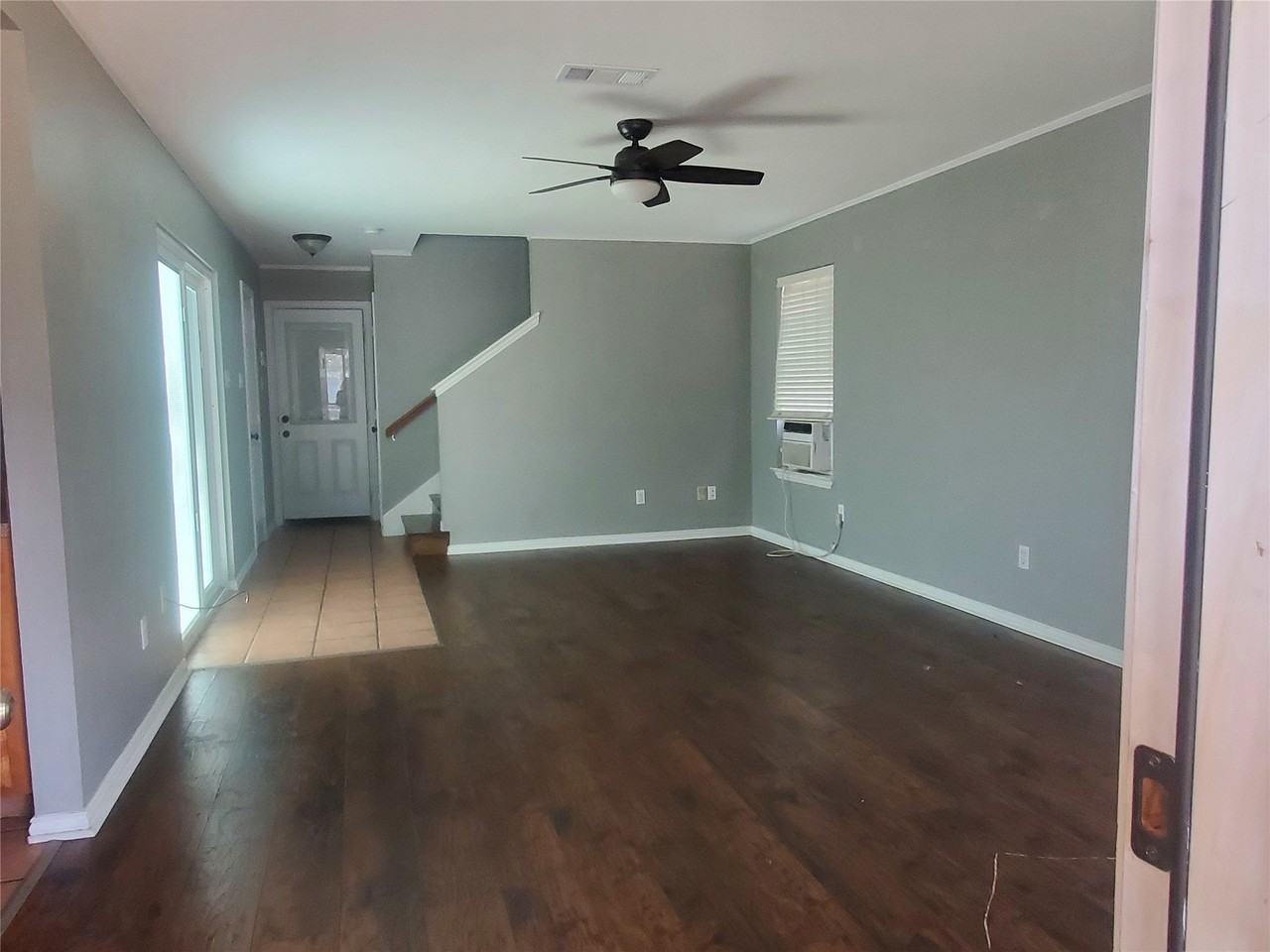 3607 Hamburg Ct - Photo 2 of 7