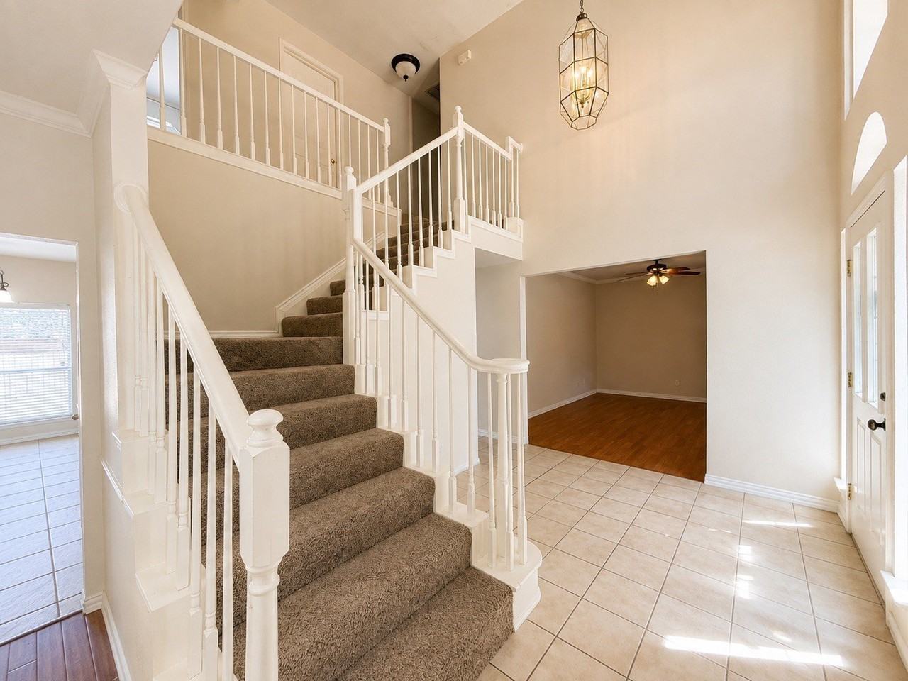 709 Ridgemont Dr - Photo 4 of 28