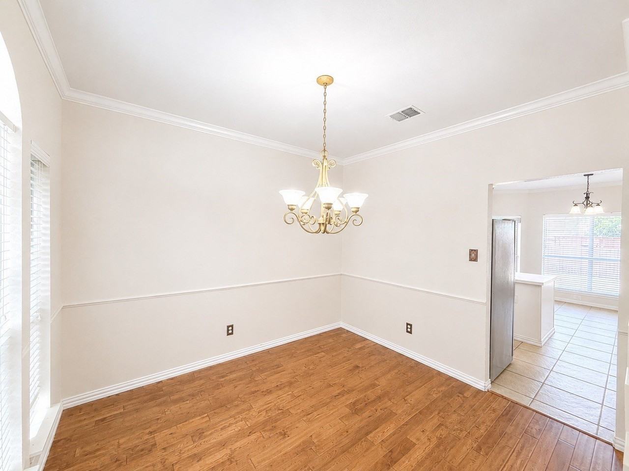 709 Ridgemont Dr - Photo 5 of 28