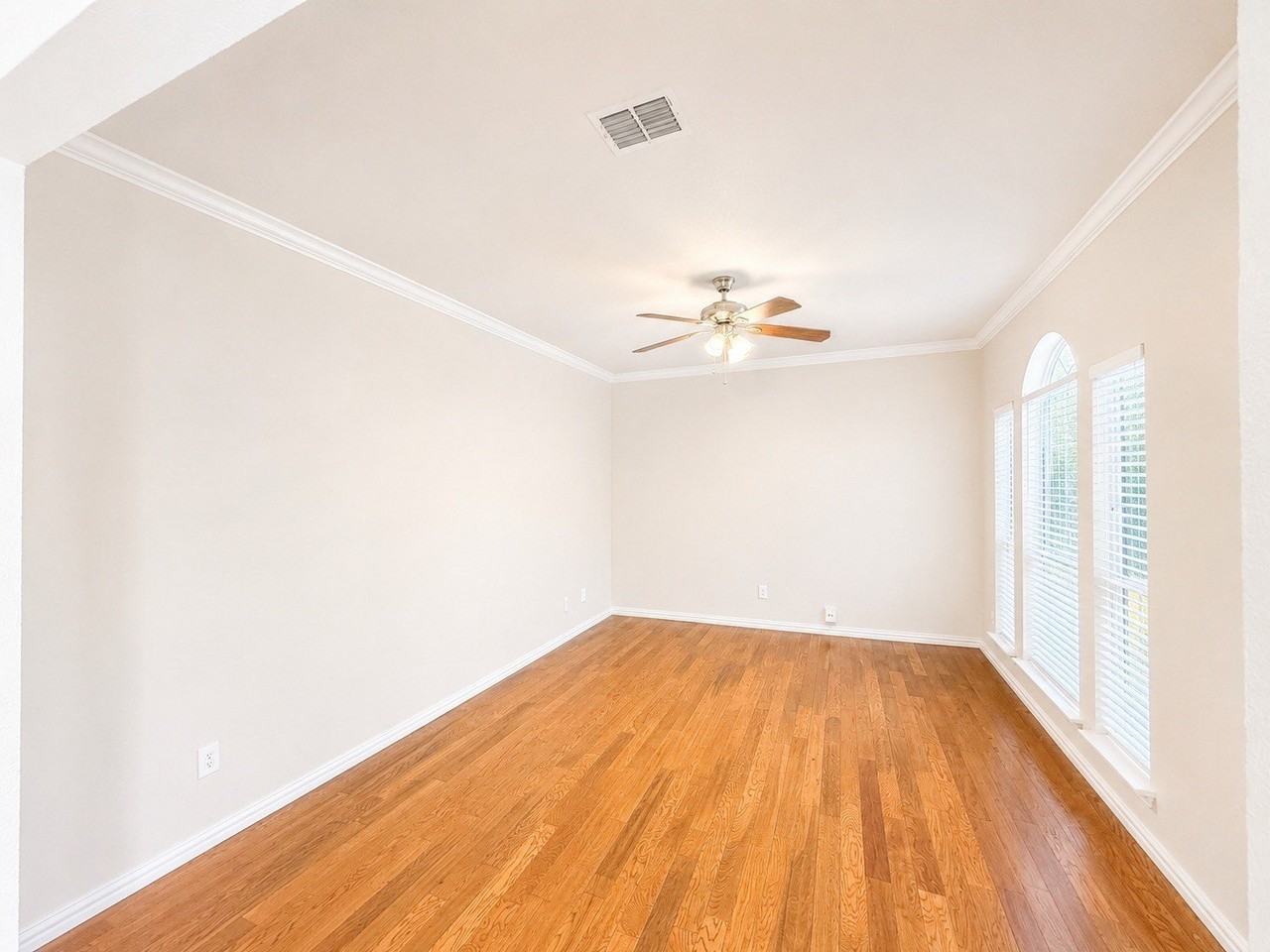 709 Ridgemont Dr - Photo 6 of 28