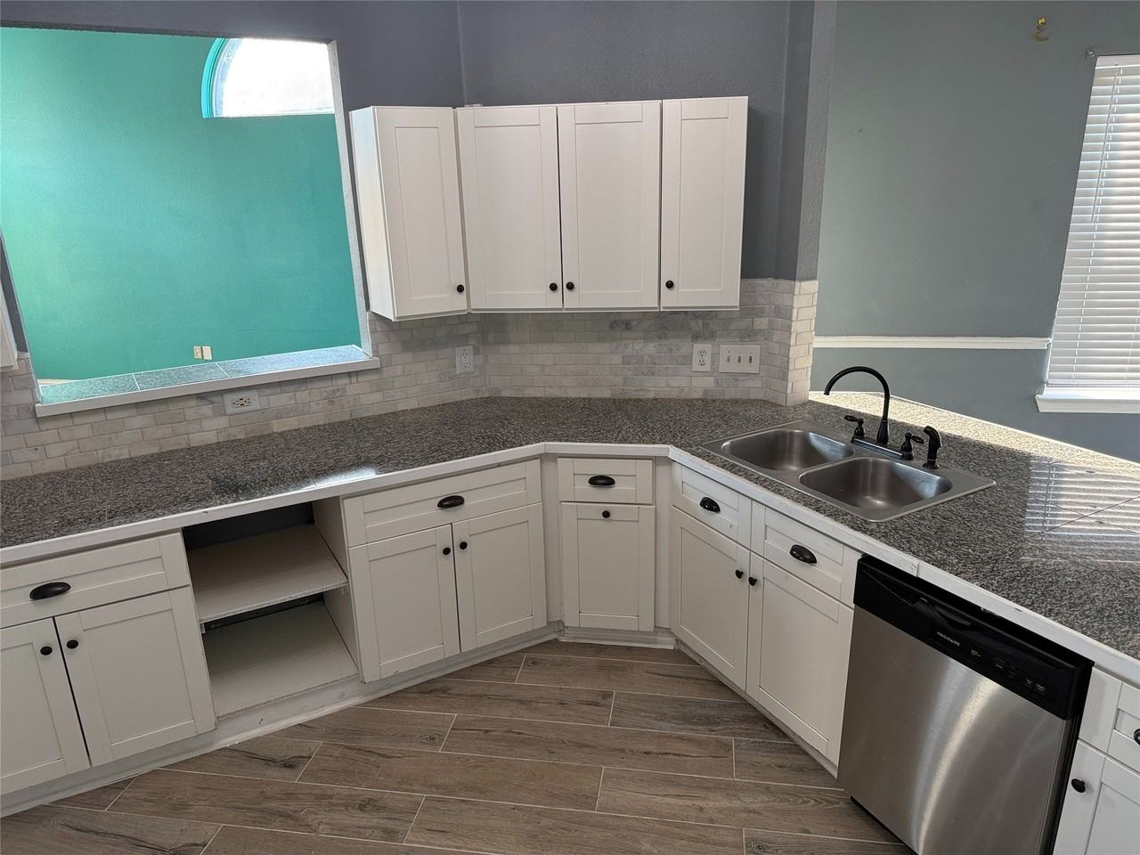 2700 Crystal Falls Dr - Photo 4 of 40