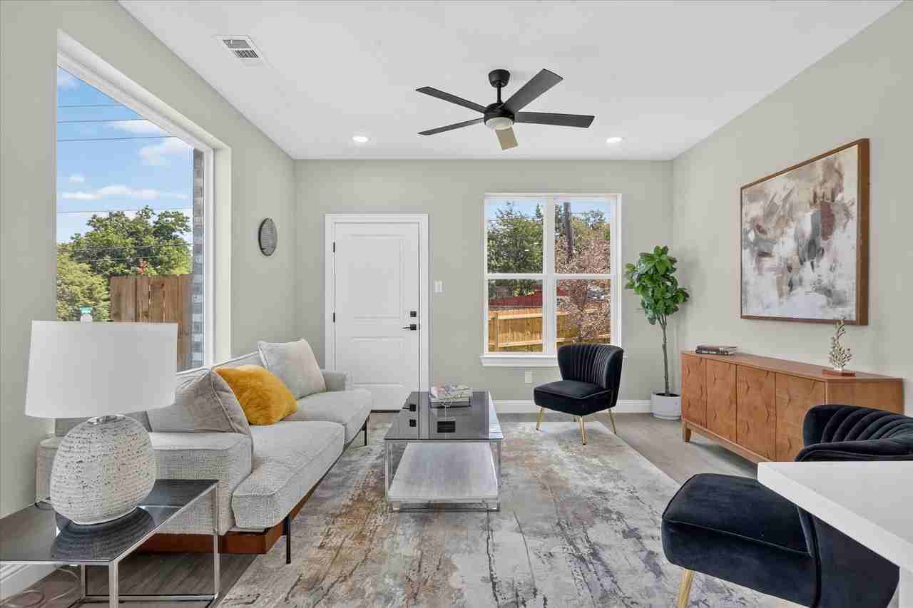 806 Premier Pkwy - Photo 4 of 40