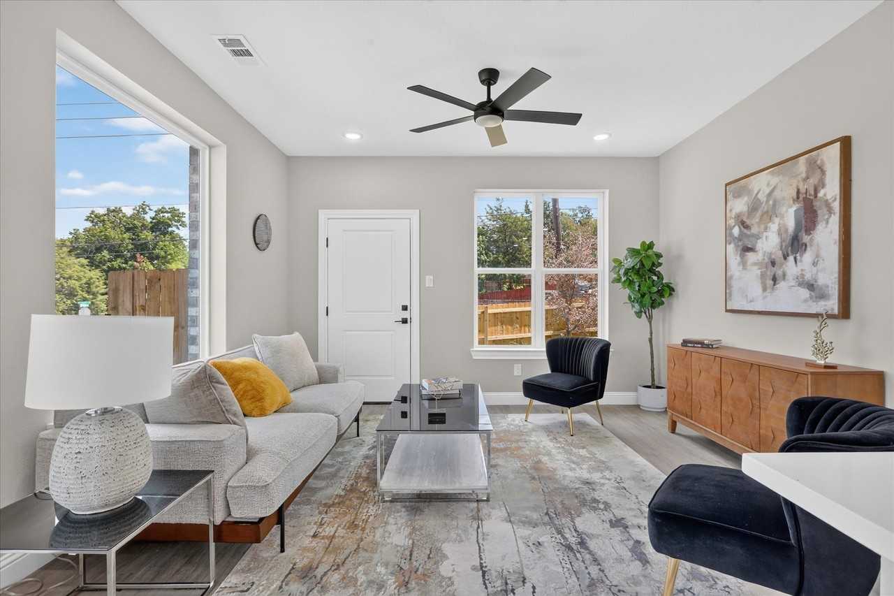 808 Premier Pkwy - Photo 4 of 40