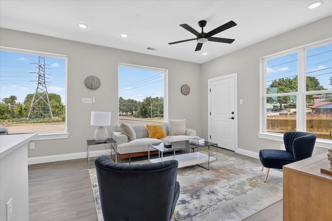 808 Premier Pkwy - Photo 5 of 40