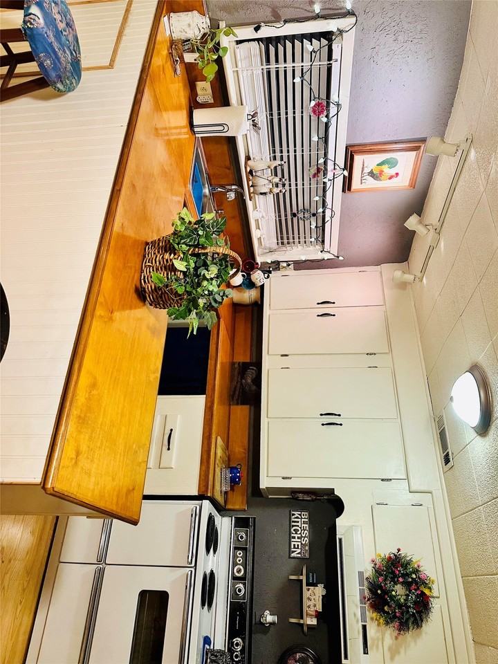 1033 N Johnson St - Photo 4 of 4