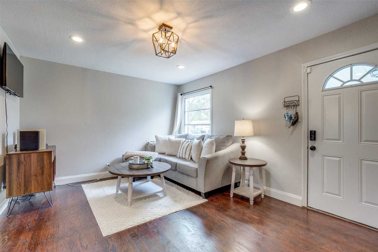 2111 Norwood Dr - Photo 5 of 25