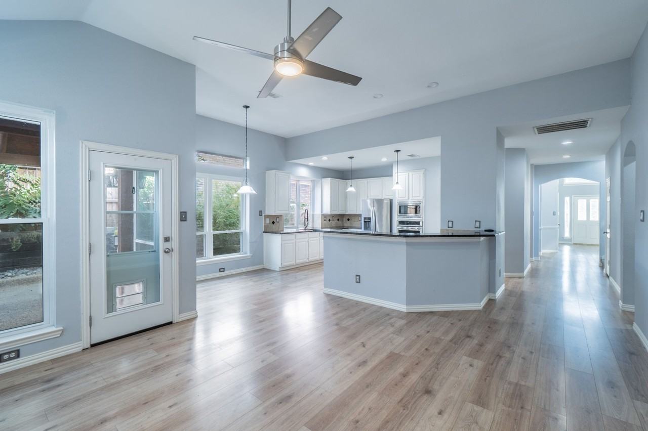 802 Crest Ridge Ct - Photo 3 of 30