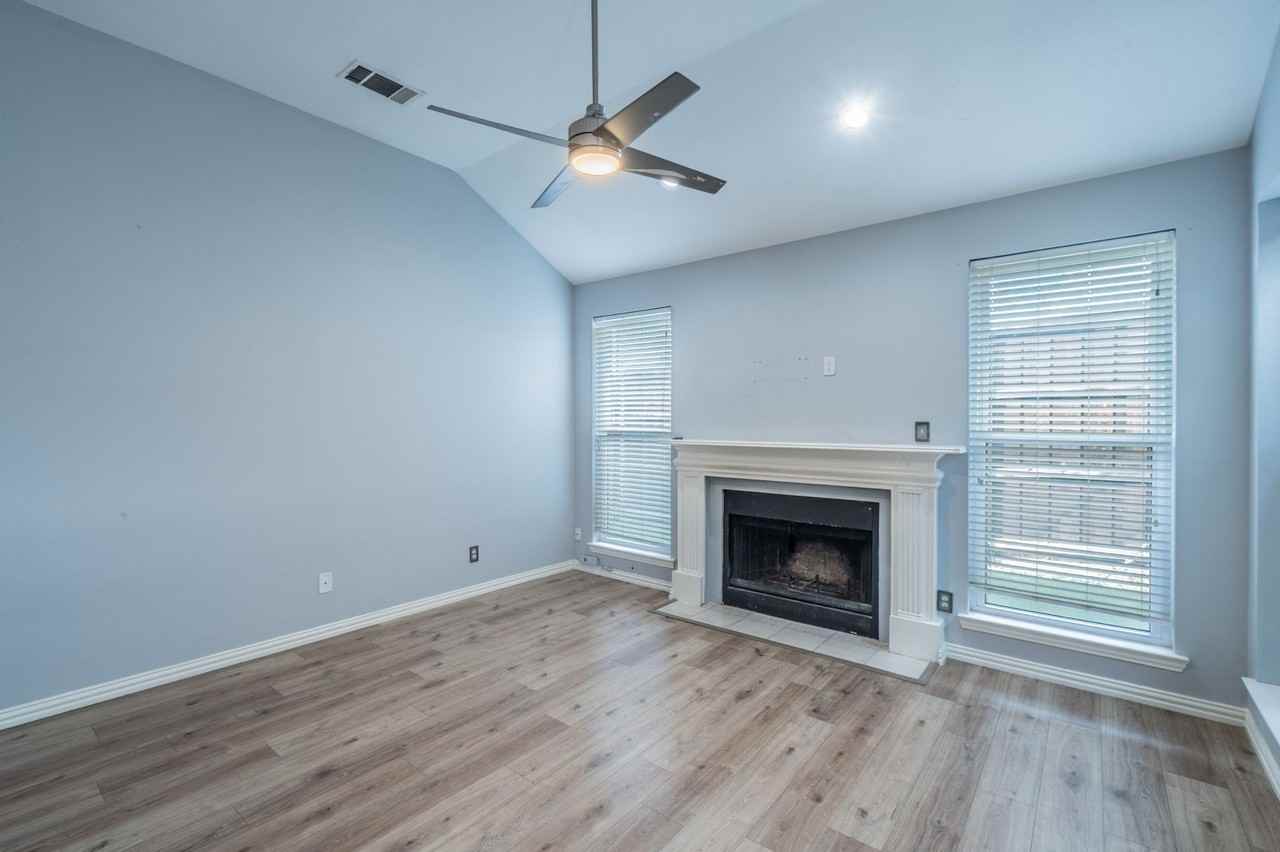 802 Crest Ridge Ct - Photo 4 of 30