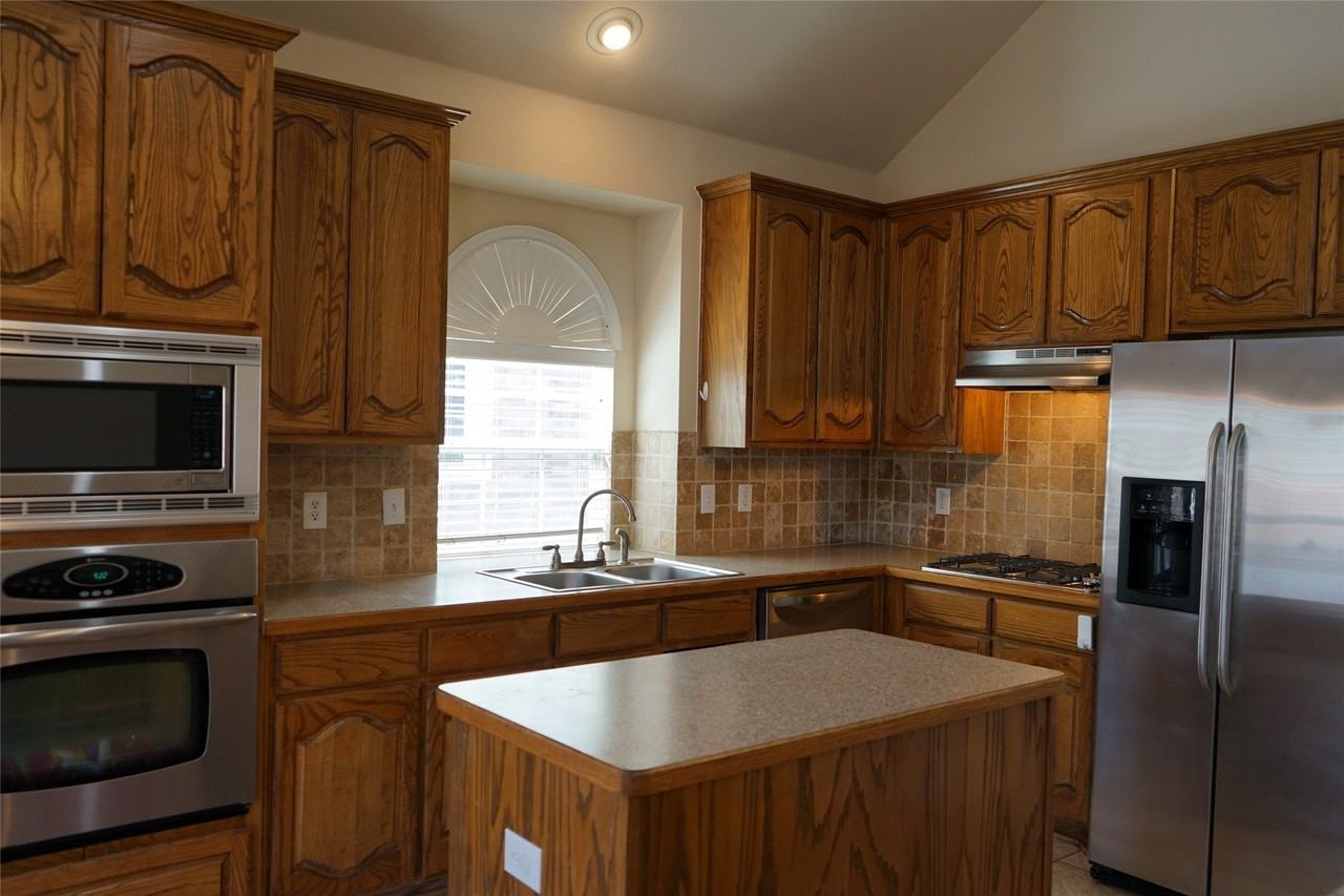 1507 Chateau Ln - Photo 7 of 26