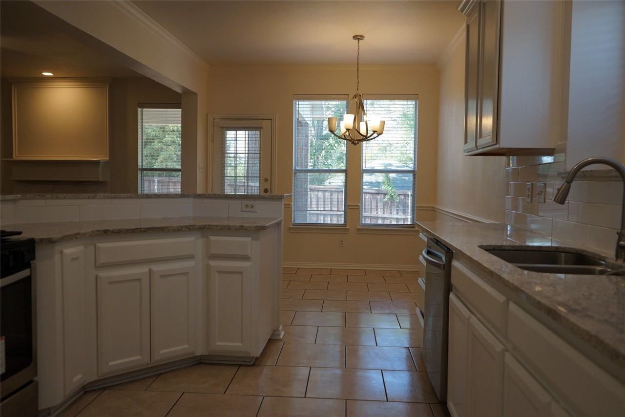 2313 Perkins Pl - Photo 5 of 26
