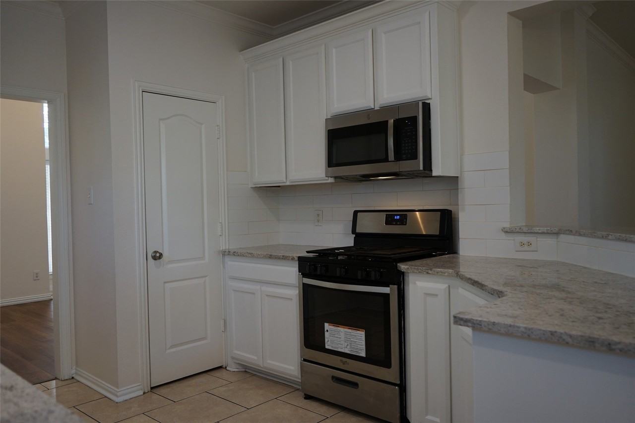 2313 Perkins Pl - Photo 6 of 26
