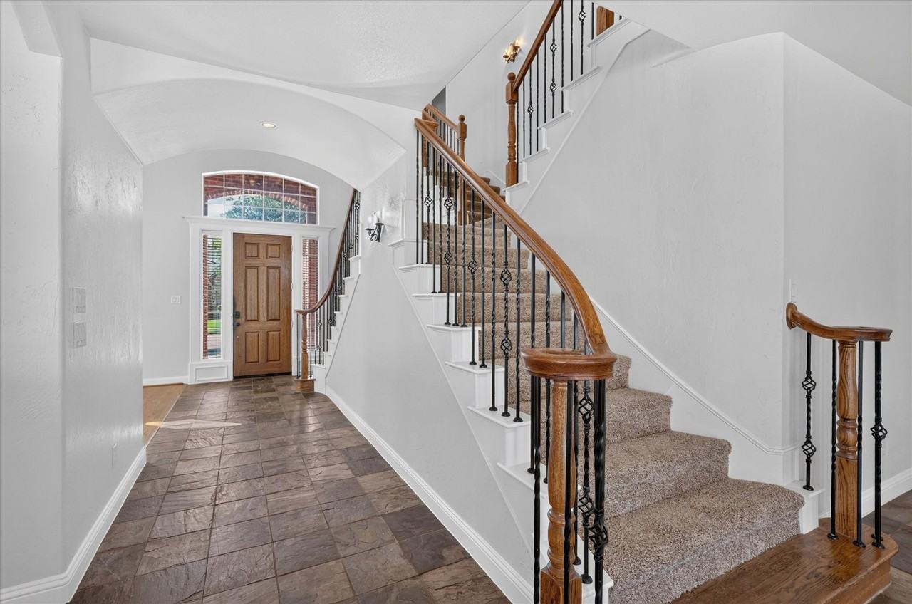 7511 Courtney Cir - Photo 2 of 33