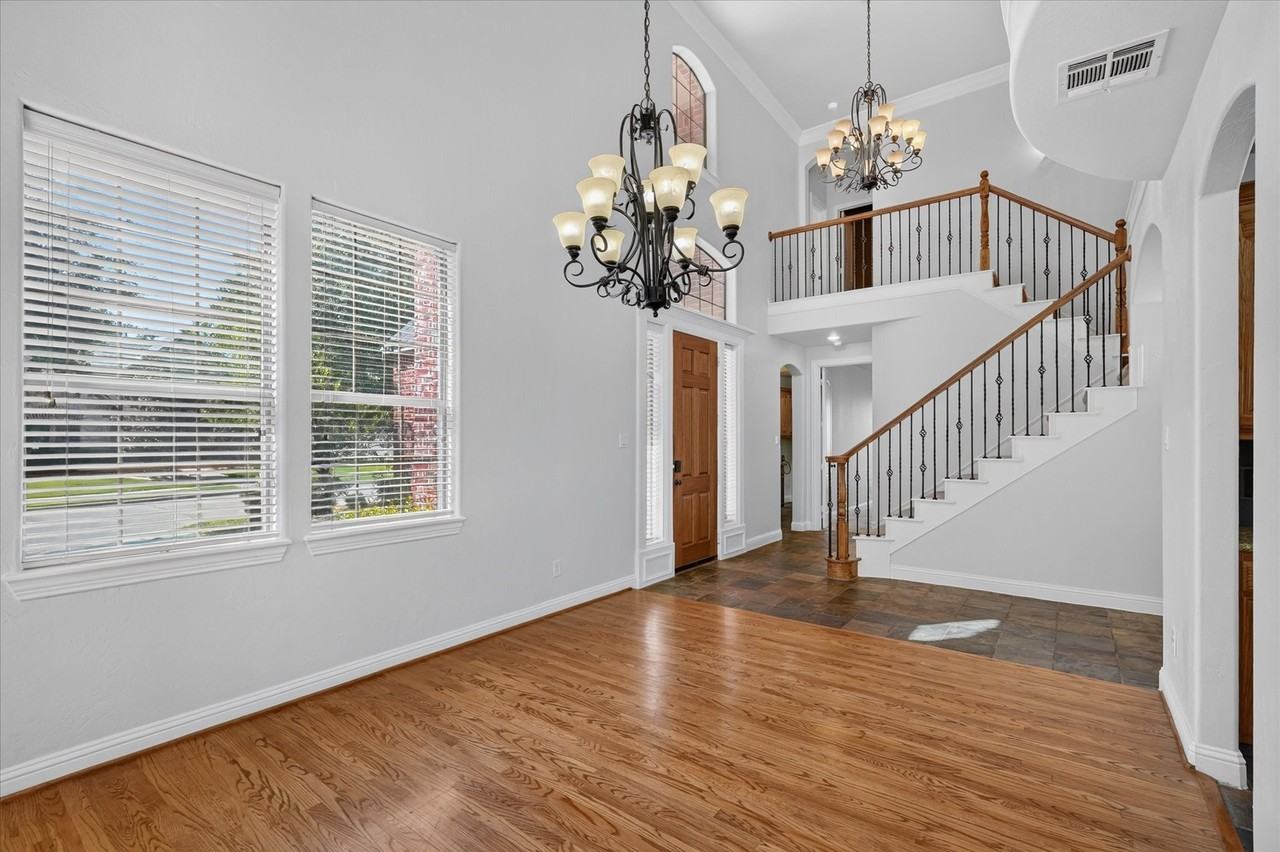 7511 Courtney Cir - Photo 3 of 33