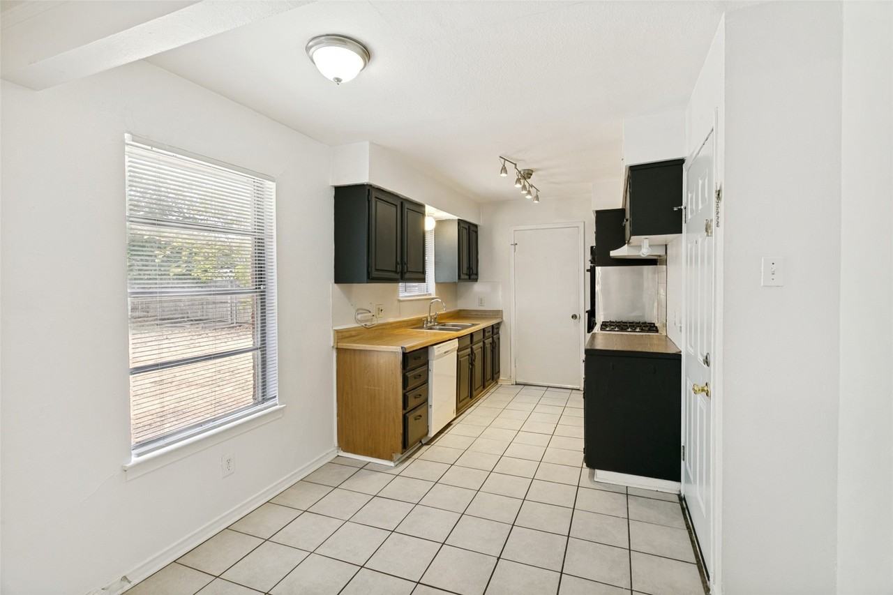 5133 Susan Lee Ln - Photo 5 of 11